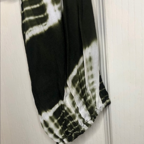 Line & Dot-Revolve - Shibori Reversible Twist Top - Picture 5 of 16